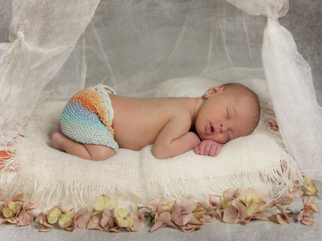 Bebés-niños-fotografía de bebés-fotógrafo de bebés en Valencia-fotografía original-diferente-creativa-Newborn--fotógrafo en Valencia-books-sesion bebés-Photo-recien nacidos,fotógrafo en Foy