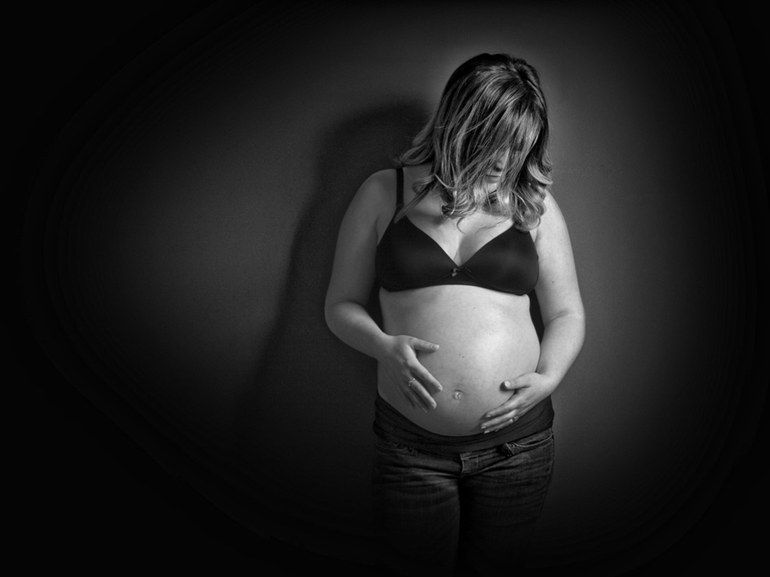 Fotos de embarazada,Fotógrafo de embarazadas fotografía de embarazadas en Valencia,Premamá,fotos embarazada,original y creativa,photos,photography,embarazo,fotógrafo en Meliana,fotografía materna