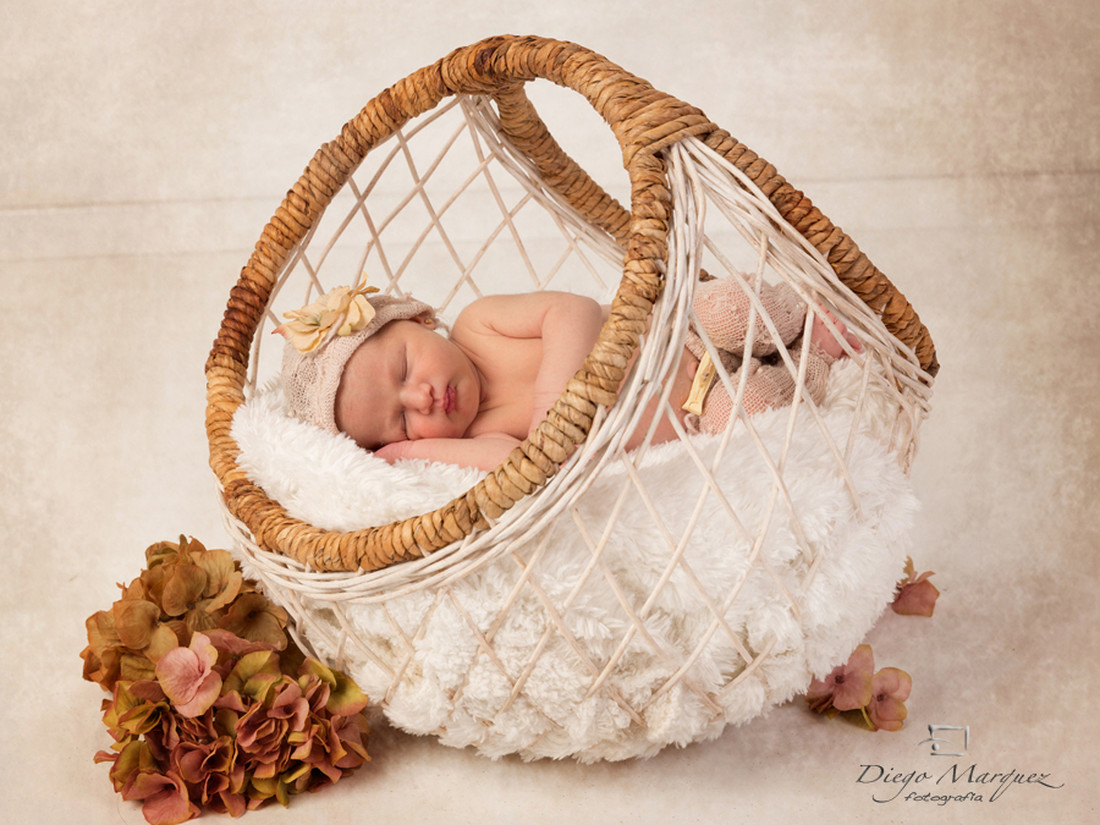 Imágenes-de-bebés-niños-fotografía-de-bebés-fotógrafo-de-bebés-en-Valencia-original-diferente-creativa-Newborn-sesión-recién- nacidos-01