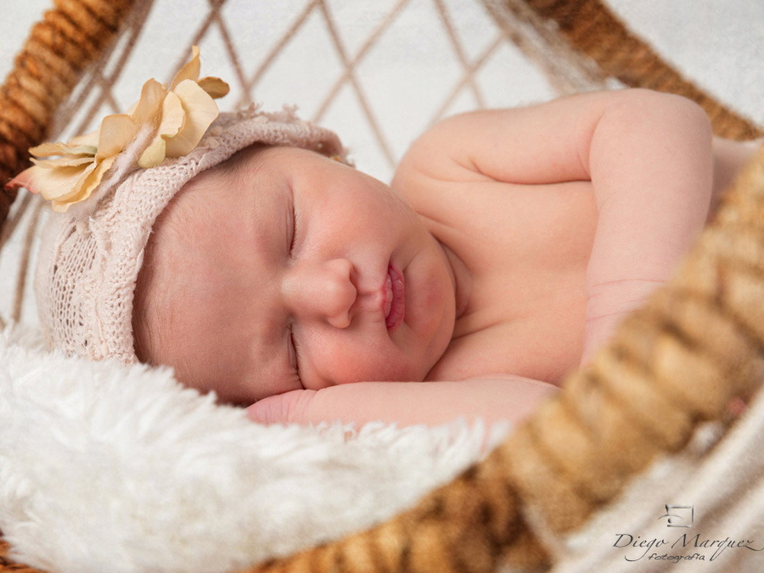 Imágenes-de-bebés-niños-fotografía-de-bebés-fotógrafo-de-bebés-en-Valencia-original-diferente-creativa-Newborn-sesión-recién- nacidos-02