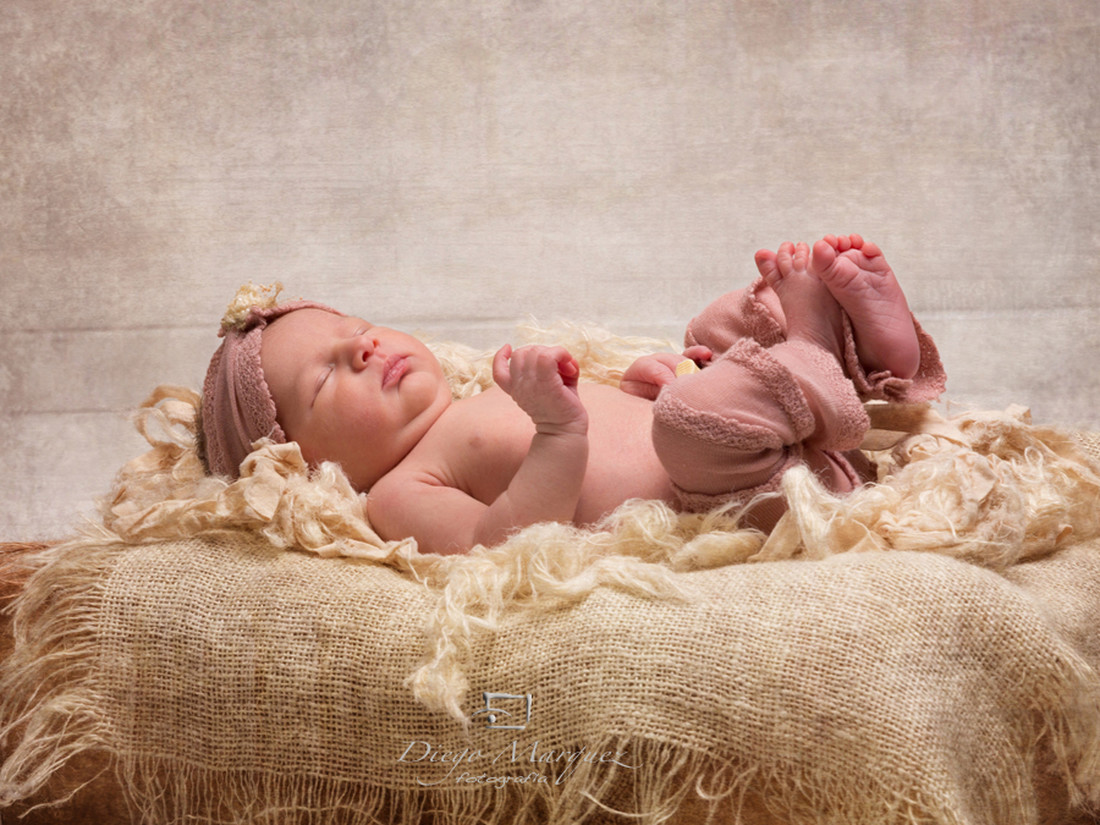 Imágenes-de-bebés-niños-fotografía-de-bebés-fotógrafo-de-bebés-en-Valencia-original-diferente-creativa-Newborn-sesión-recién- nacidos-03