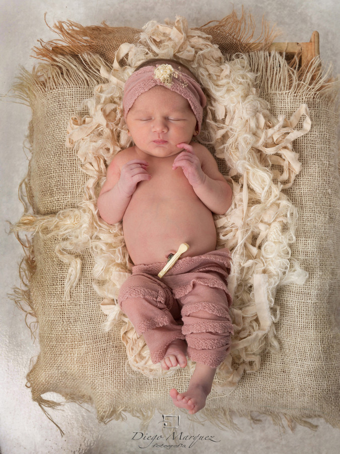 Imágenes-de-bebés-niños-fotografía-de-bebés-fotógrafo-de-bebés-en-Valencia-original-diferente-creativa-Newborn-sesión-recién- nacidos-04