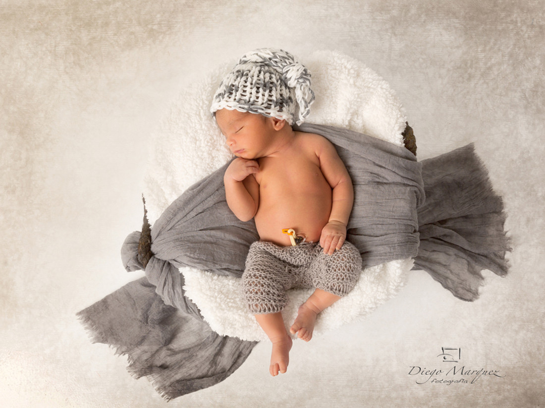 Fotografía-de-bebés-fotógrafo-de-bebés-en-Valencia-original-diferente-creativa-Newborn-books-bebés-recién- nacidos- fotógrafo-en-Meliana-02