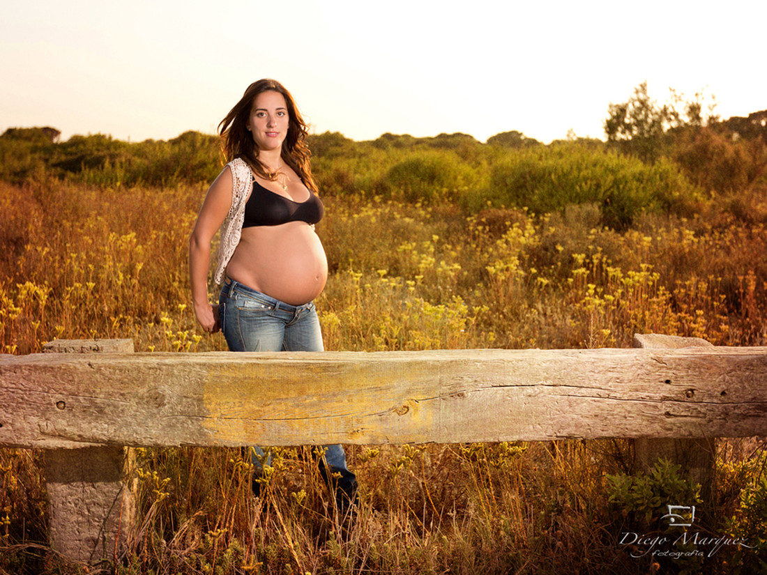 Fotógrafo de embarazadas-fotografía de embarazadas en Valencia-premamá--original y creativa-embarazo-fotografía maternal-fotos tiernas-01