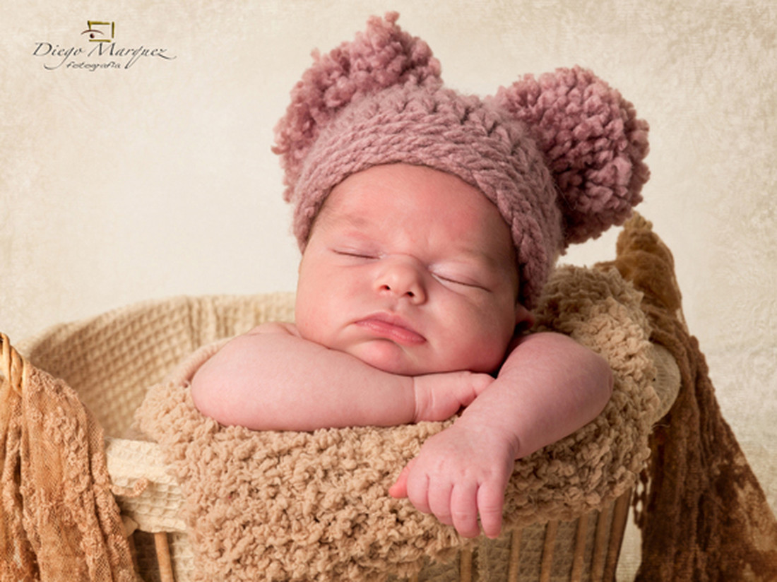 Fotografía-de-bebés-fotógrafo-de-bebés-en-Valencia-original-diferente-creativa-Newborn-books-bebés-recién- nacidos- fotógrafo-en-Meliana-03