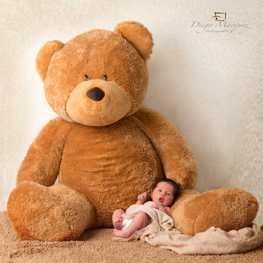 Fotografía-de-bebés-fotógrafo-de-bebés-en-Valencia-original-diferente-creativa-Newborn-books-bebés-recién- nacidos- fotógrafo-en-Meliana-06