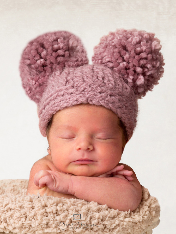 Fotografía-de-bebés-fotógrafo-de-bebés-en-Valencia-original-diferente-creativa-Newborn-books-bebés-recién- nacidos- fotógrafo-en-Meliana-03