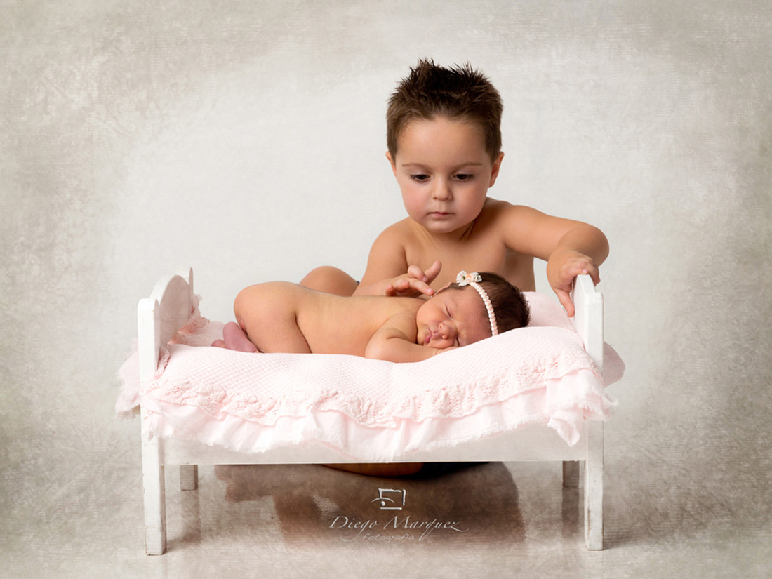 Fotografía-de-bebés-fotógrafo-de-bebés-en-Valencia-original-diferente-creativa-Newborn-books-bebés-recién- nacidos- fotógrafo-en-Meliana-07