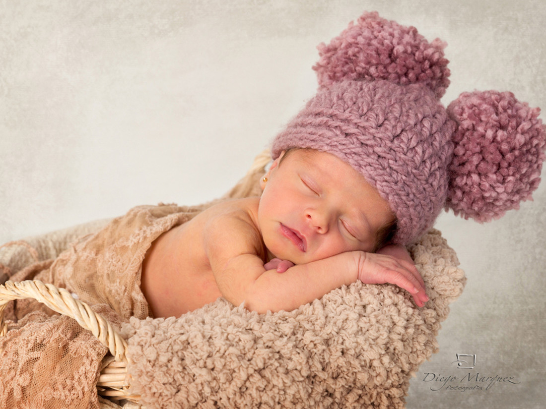 Fotografía-de-bebés-fotógrafo-de-bebés-en-Valencia-original-diferente-creativa-Newborn-books-bebés-recién- nacidos- fotógrafo-en-Meliana-03
