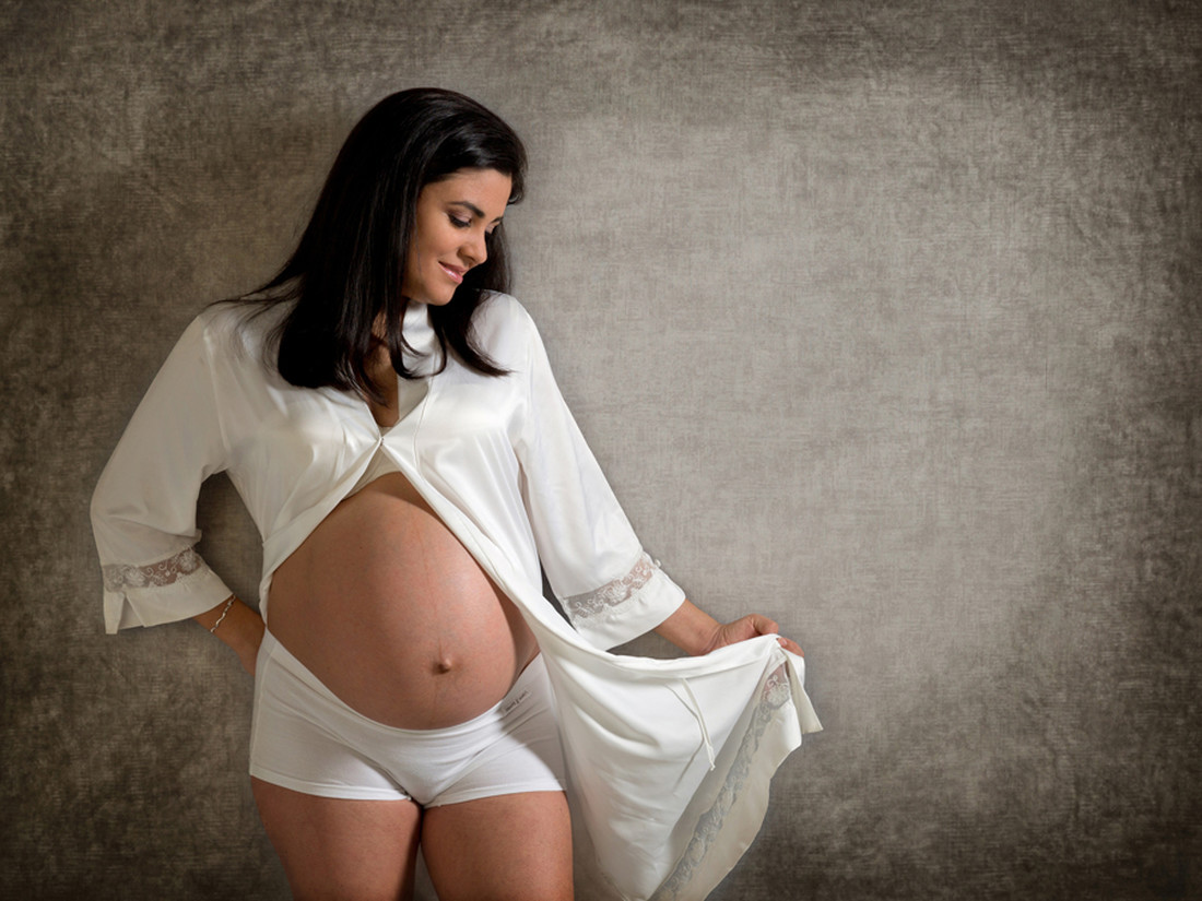 Fotógrafo de embarazadas-fotografía de embarazadas en Valencia-premamá-fotografía maternal-fotos tiernas-01