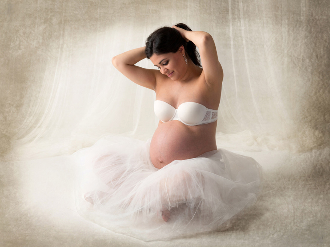 Fotógrafo de embarazadas-fotografía de embarazadas en Valencia-premamá-fotografía maternal-fotos tiernas-07