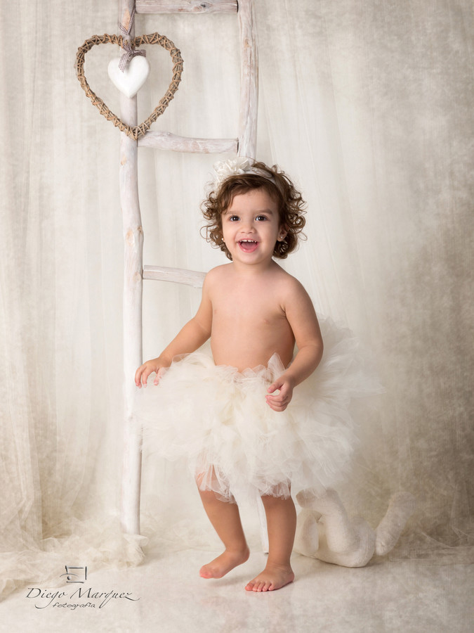 Fotografía-de-bebés-fotógrafo-de-bebés-en-Valencia-original-diferente-creativa-Newborn-books-bebés-recién- nacidos- fotógrafo-en-Meliana-04
