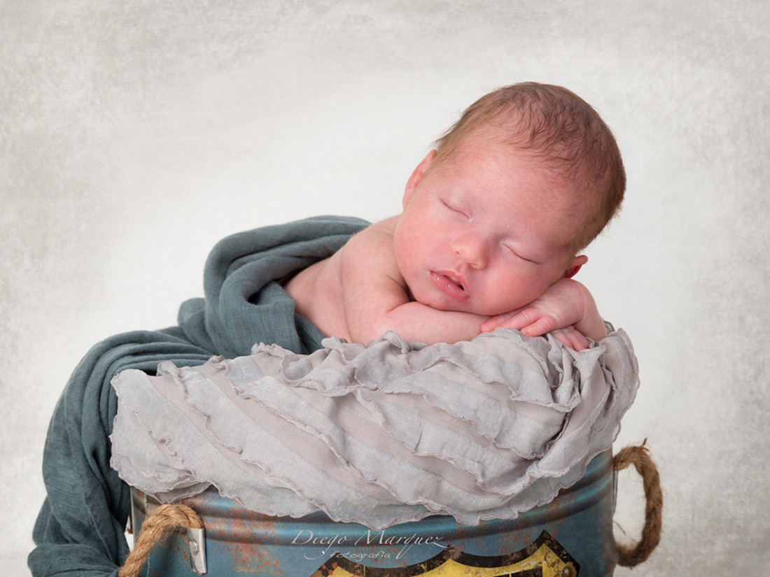 fotógrafo de bebés en Valencia- original-diferente-creativa-Newborn--fotógrafo en Valencia-sesion bebés-recien nacidos-05